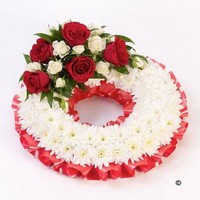 Traditional Based Wreath in White and Red